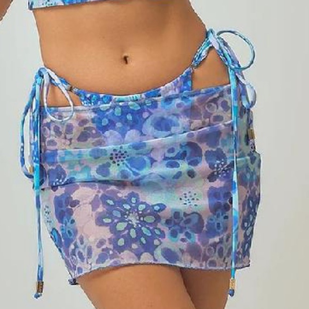 Cassie Laser Cut Crop Top with Mini Skirt Set NWT - Picture 10 of 14